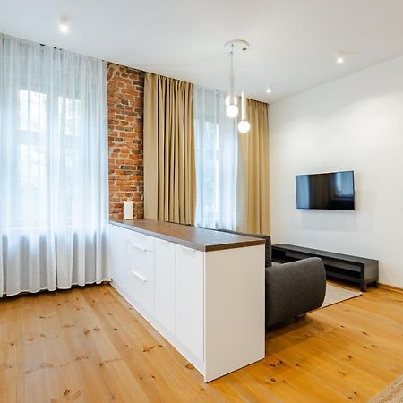 Two Bedroom Very Berry Apartment In Poznan With Desk By Noclegi Renters 外观 照片