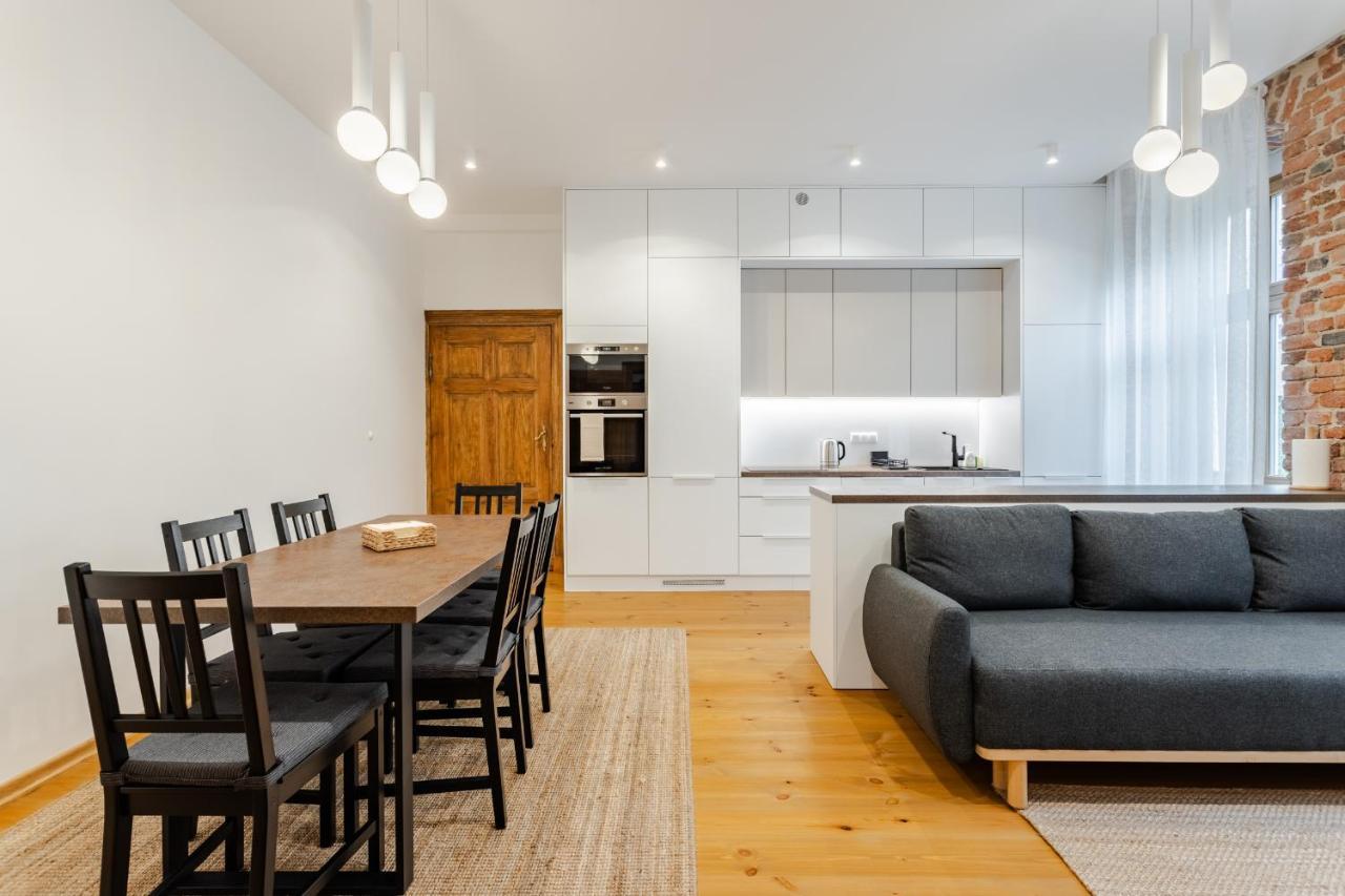Two Bedroom Very Berry Apartment In Poznan With Desk By Noclegi Renters 外观 照片