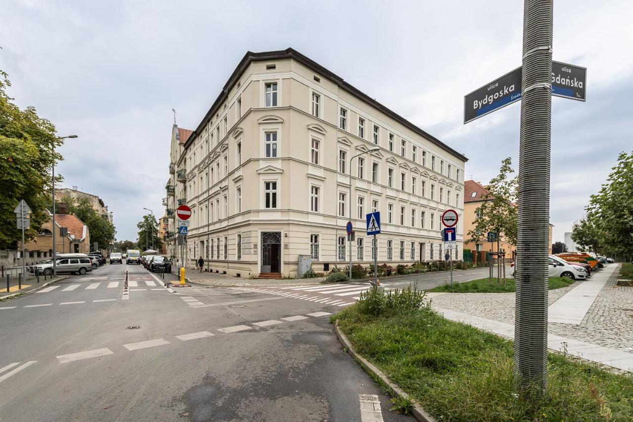 Two Bedroom Very Berry Apartment In Poznan With Desk By Noclegi Renters 外观 照片